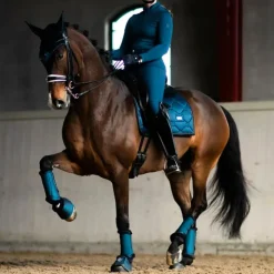 New Equestrian Stockholm - Tapis de dressage Blue Meadow Bleu