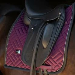 Equestrian Stockholm - Tapis de dressage Modern Purple Night Violet