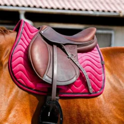 Equithème - Tapis de selle Glossy framboise Rose Discount