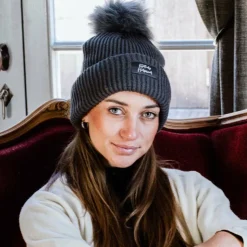 Kentucky Horsewear - Bonnet pompom gris Outlet