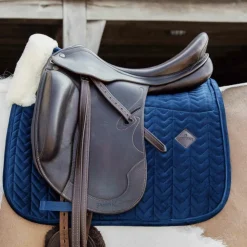 Kentucky Horsewear - Tapis de dressage Skin Friendly Velvet Marine Hot