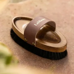 Hot LeMieux - Brosse douce en laine de mouton Artisan Marron