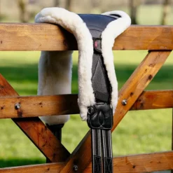 New LeMieux - Housse de sangle à bavette longue Anatomic en laine mérinos+ naturel Blanc